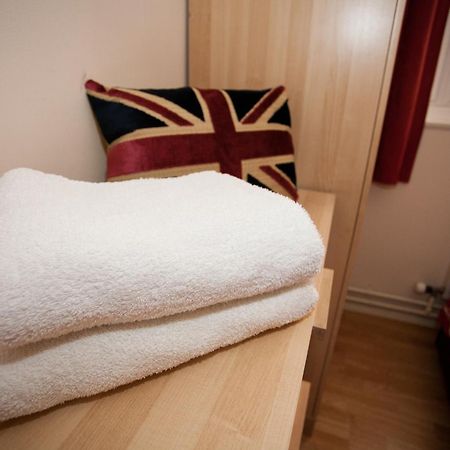 Foresters Inn Apartment - City Centre By Victoria Centre Shopping Centre - Your Own 5 Double Bedrooms Private Apartment With 3 Bathrooms And Full Kitchen To Cook As You Would At Home - Outdoor Parking For Cars Or Vans At Five Pounds A Day Nottingham Phòng bức ảnh
