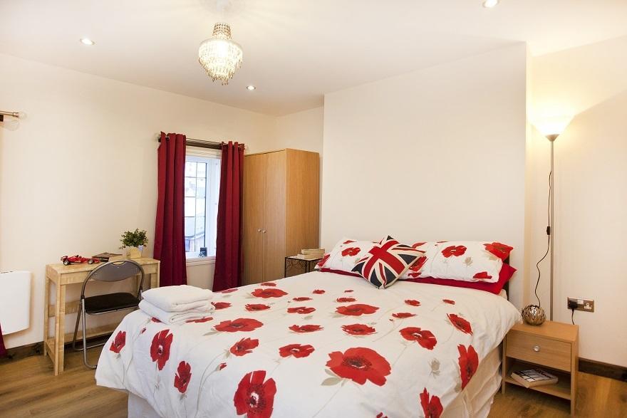 Foresters Inn Apartment - City Centre By Victoria Centre Shopping Centre - Your Own 5 Double Bedrooms Private Apartment With 3 Bathrooms And Full Kitchen To Cook As You Would At Home - Outdoor Parking For Cars Or Vans At Five Pounds A Day Nottingham Phòng bức ảnh