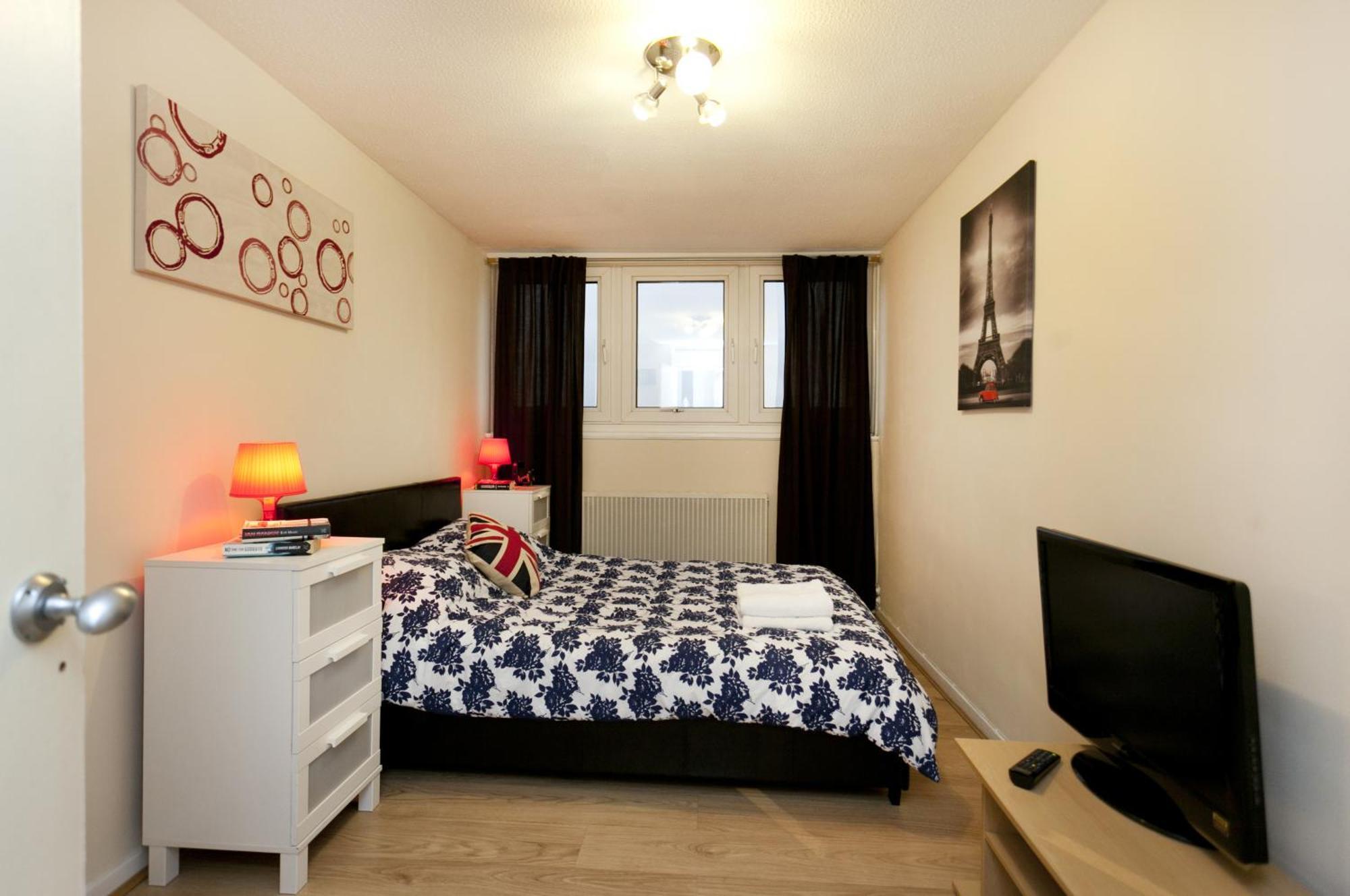 Foresters Inn Apartment - City Centre By Victoria Centre Shopping Centre - Your Own 5 Double Bedrooms Private Apartment With 3 Bathrooms And Full Kitchen To Cook As You Would At Home - Outdoor Parking For Cars Or Vans At Five Pounds A Day Nottingham Phòng bức ảnh