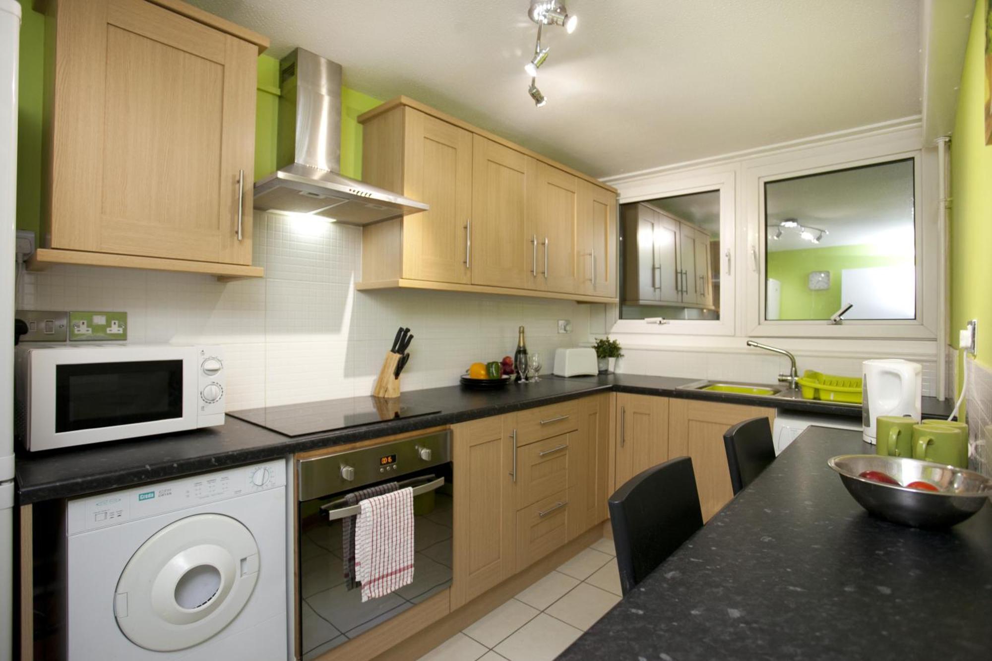 Foresters Inn Apartment - City Centre By Victoria Centre Shopping Centre - Your Own 5 Double Bedrooms Private Apartment With 3 Bathrooms And Full Kitchen To Cook As You Would At Home - Outdoor Parking For Cars Or Vans At Five Pounds A Day Nottingham Phòng bức ảnh