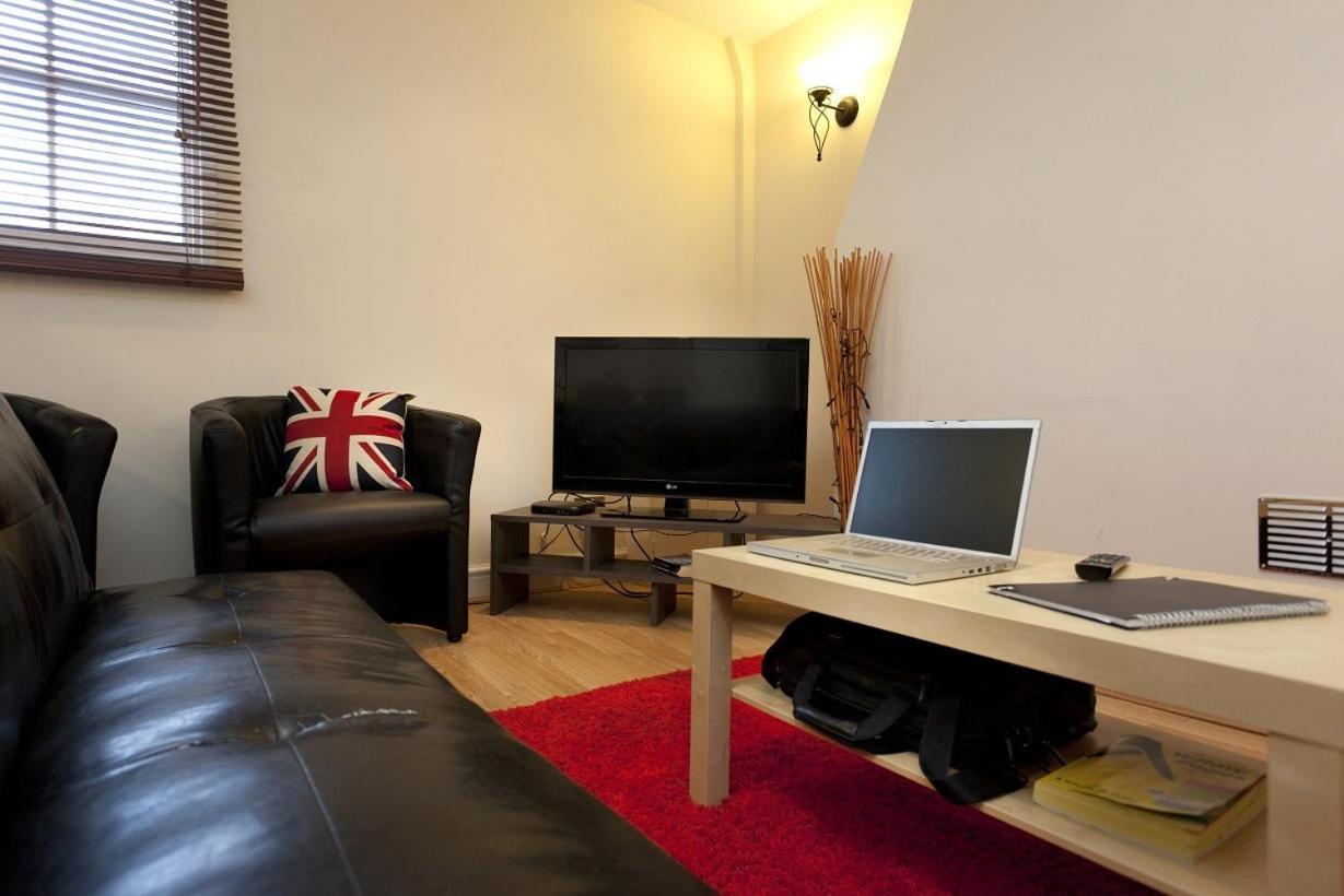 Foresters Inn Apartment - City Centre By Victoria Centre Shopping Centre - Your Own 5 Double Bedrooms Private Apartment With 3 Bathrooms And Full Kitchen To Cook As You Would At Home - Outdoor Parking For Cars Or Vans At Five Pounds A Day Nottingham Phòng bức ảnh