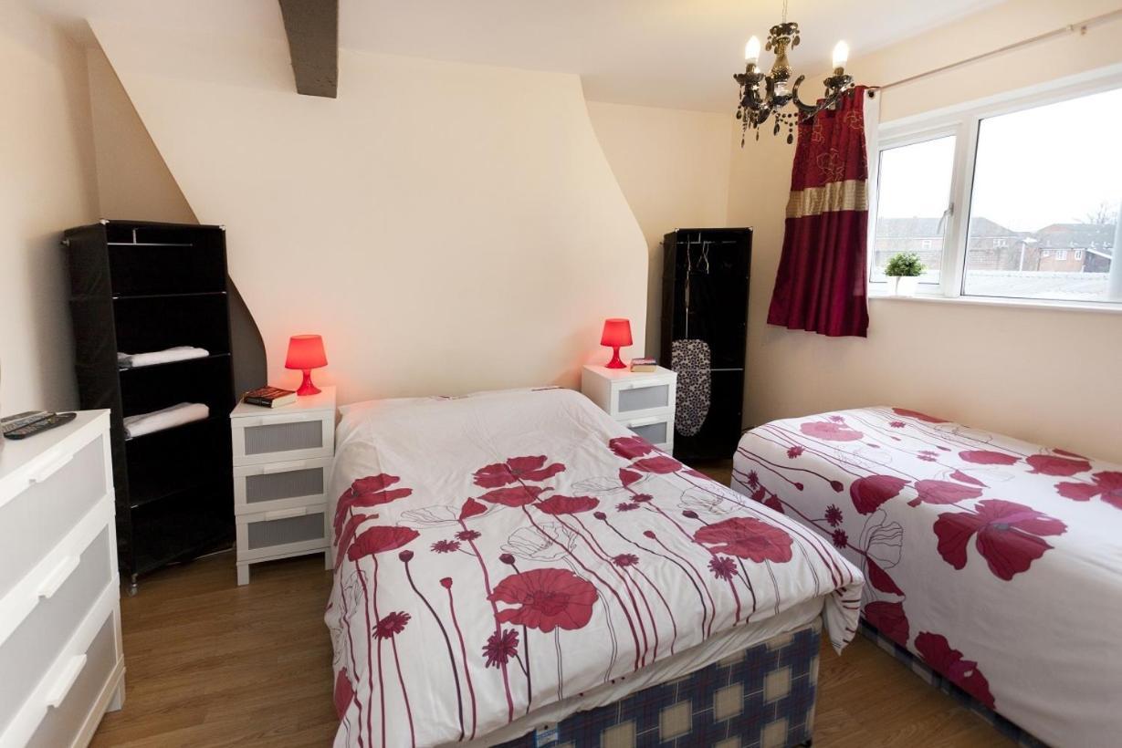 Foresters Inn Apartment - City Centre By Victoria Centre Shopping Centre - Your Own 5 Double Bedrooms Private Apartment With 3 Bathrooms And Full Kitchen To Cook As You Would At Home - Outdoor Parking For Cars Or Vans At Five Pounds A Day Nottingham Phòng bức ảnh