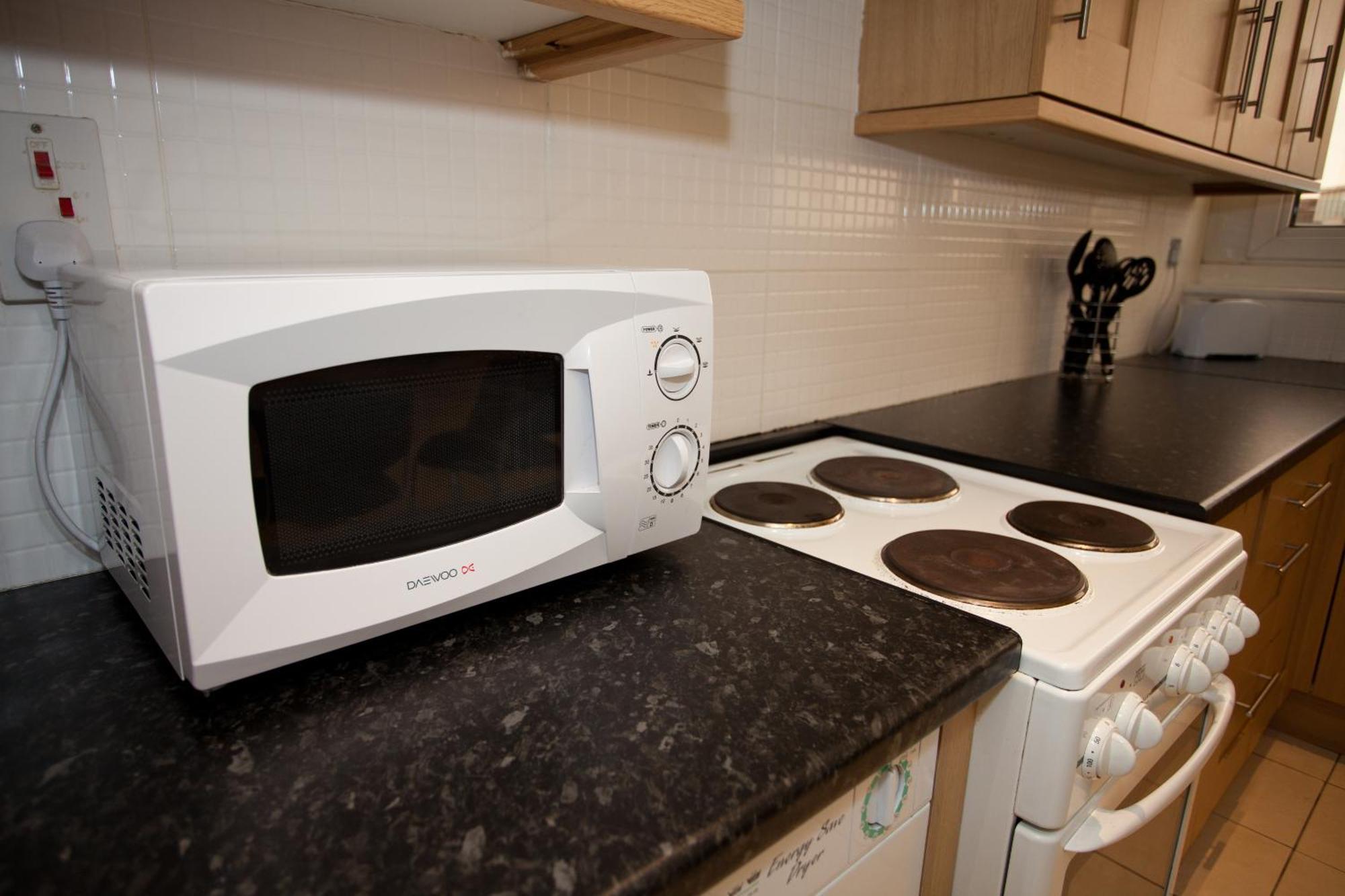 Foresters Inn Apartment - City Centre By Victoria Centre Shopping Centre - Your Own 5 Double Bedrooms Private Apartment With 3 Bathrooms And Full Kitchen To Cook As You Would At Home - Outdoor Parking For Cars Or Vans At Five Pounds A Day Nottingham Phòng bức ảnh