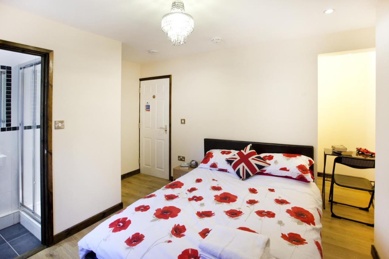 Foresters Inn Apartment - City Centre By Victoria Centre Shopping Centre - Your Own 5 Double Bedrooms Private Apartment With 3 Bathrooms And Full Kitchen To Cook As You Would At Home - Outdoor Parking For Cars Or Vans At Five Pounds A Day Nottingham Phòng bức ảnh